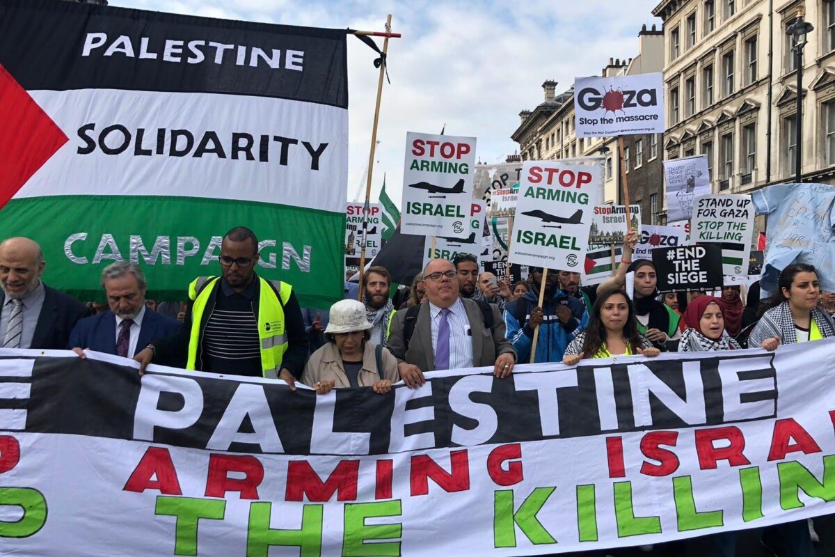 Manifestantes reúnem-se em apoio à Palestina, Londres, Reino Unido