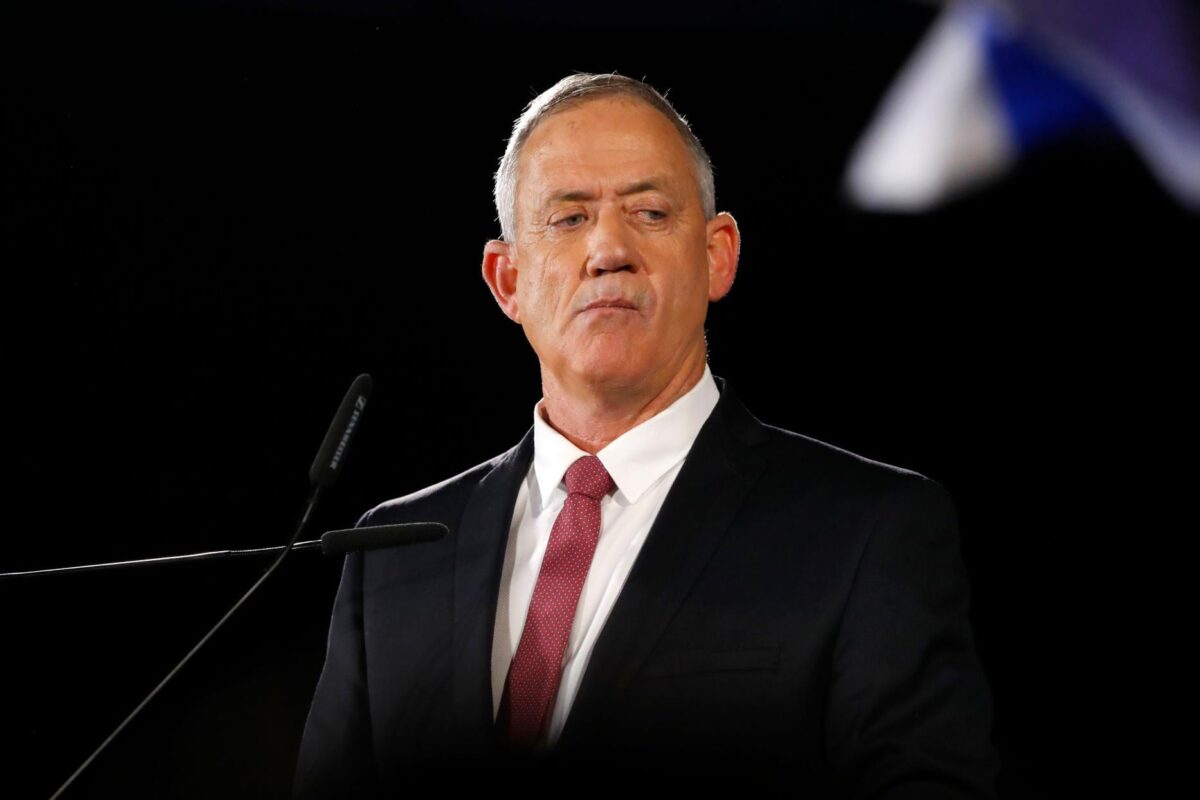 Benny Gantz, ex-chefe do Estado Maior do Exército de Israel e candidato a presidente, discursa durante um comício eleitoral em Tel Aviv, 19 de fevereiro de 2019 [JackGuez/AFP/Getty Images]