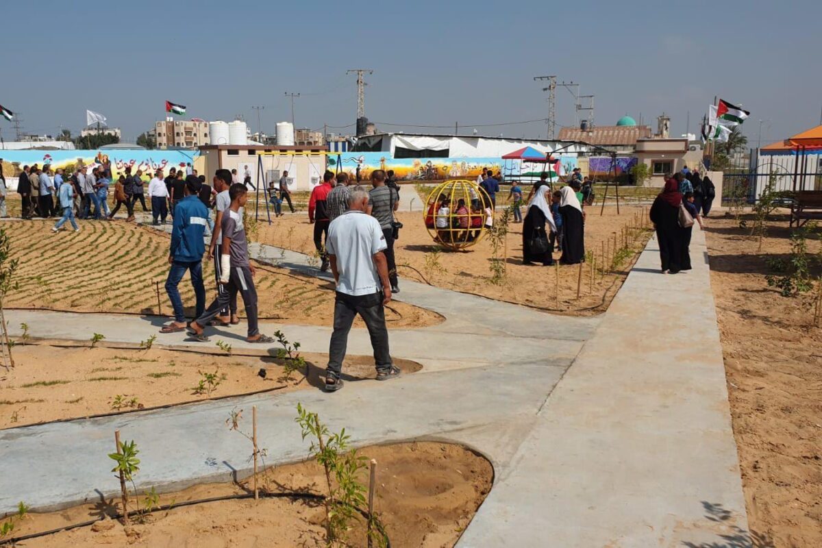 ‘Parque do Retorno’, inaugurado por comitê de Gaza, ao lado da cerca israelense [Wafa Aludaini/Monitor do Oriente Médio]