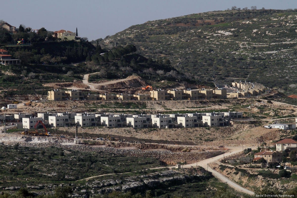 Assentamentos judaicos perto da cidade de Nablus, na Cisjordânia ocupada, em 10 de fevereiro de 2015 [Nedal Eshtayah/Apaimages]