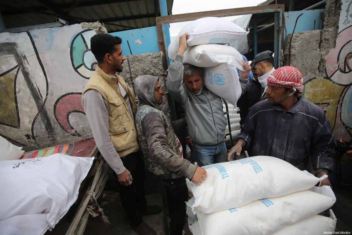 Palestinos protestam contra a UNRWA paralisando alguns de seus serviços no campo Al-Shati, Gaza em 1 de março de 2020 [Mohammad Asad / Monitor do Oriente Médio] 