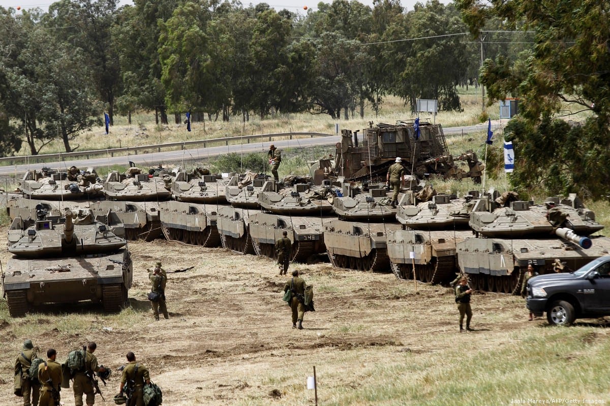 Soldados israelenses durante um exercício militar na Colinas de Golã. Em 1º de maio de 2018 [Jaala Mareya / AFP / Getty Images] 