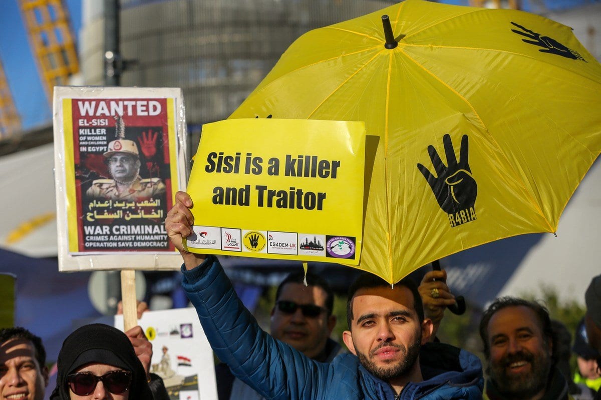 Manifestantes protestam contra o Presidente do Egito Abdel Fattah el-Sisi, em Londres, Reino Unido, 20 de janeiro de 2020 [Dinendra Haria/Agência Anadolu]