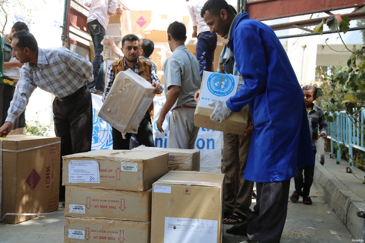 Auxílio médico e alimentar da ONU chega a Taiz, Iêmen, em 4 de março de 2017 [Abdulnasser Alseddik/Agência Anadolu]