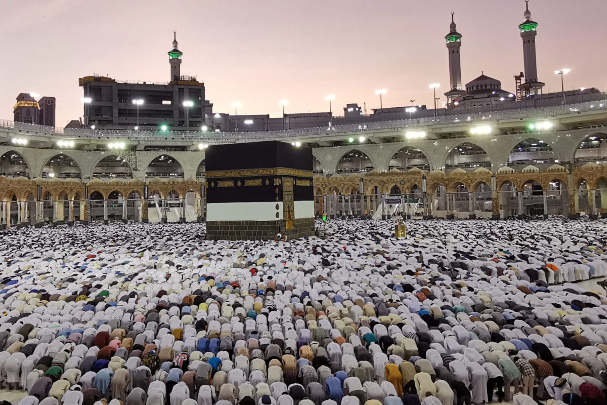 Muçulmanos rezam na Grande Mesquita durante a peregrinação anual do Hajj na cidade sagrada de Meca, na Arábia Saudita, em 8 de agosto de 2019. Reuters/ Waleed Ali]
