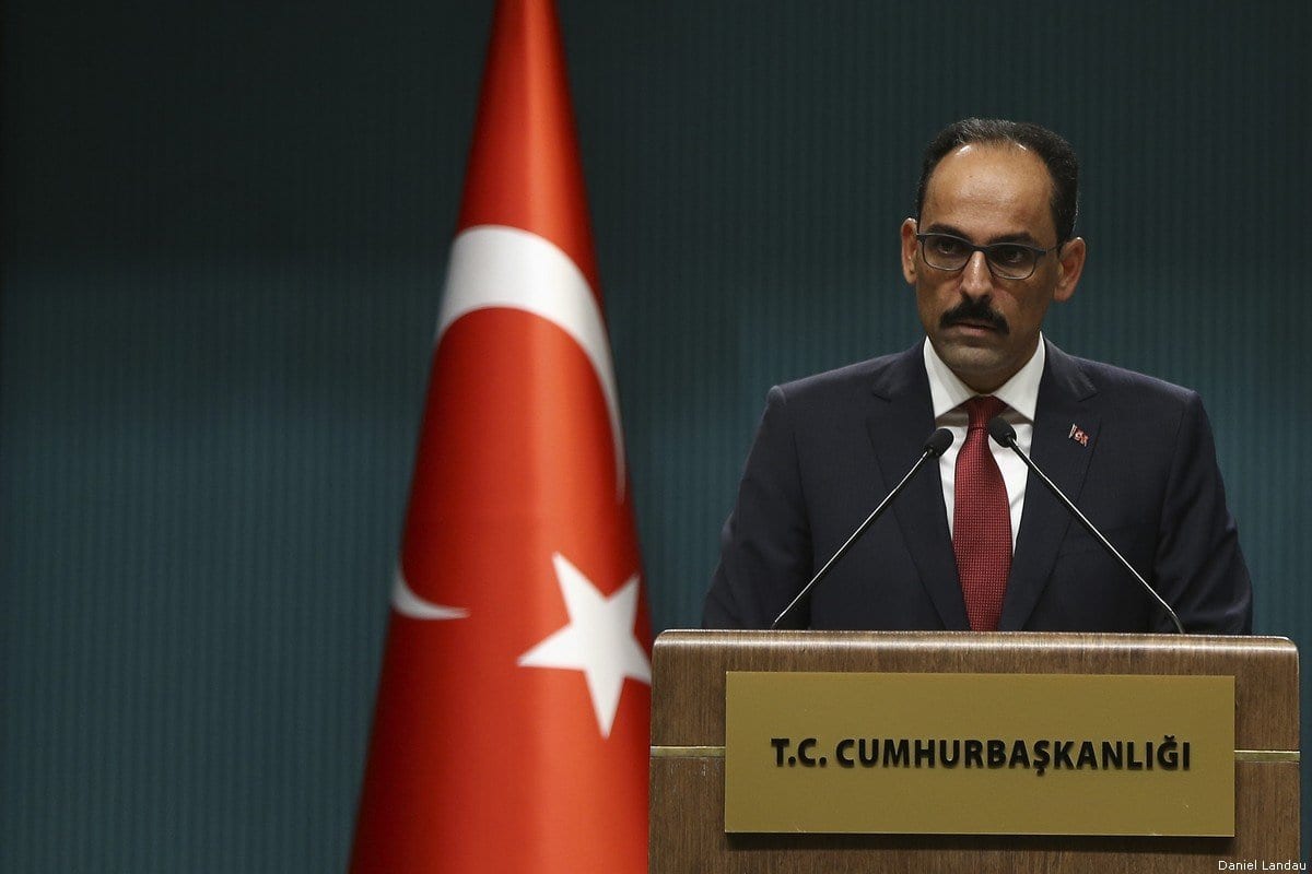 O embaixador Ibrahim Kalin realiza uma conferência de imprensa em Ancara, Turquia, em 21 de setembro de 2018 [Erçin Top / Agência Anadolu]