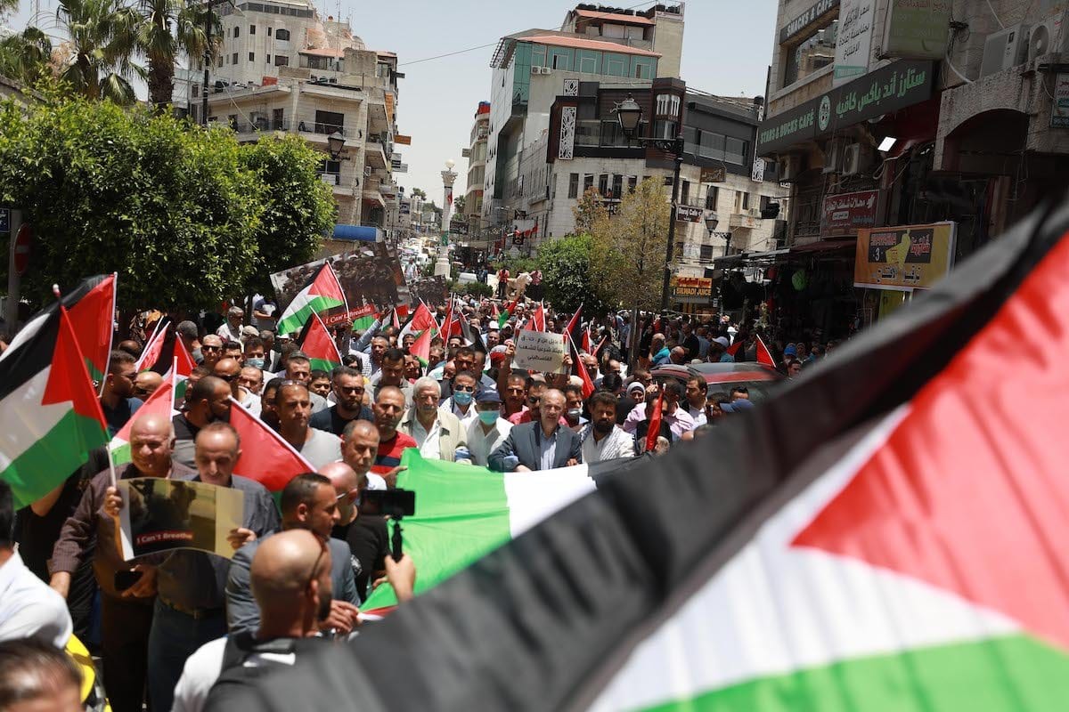 Palestinos se reúnem para organizar um plano de anexação de protesto na Cisjordânia em 8 de junho de 2020 [Issam Rimawi / Agência Anadolu] 