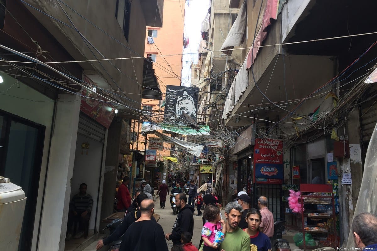Rua em um campo de refugiados palestinos em Beirute, Líbano [Professor Kamel Hawwash]