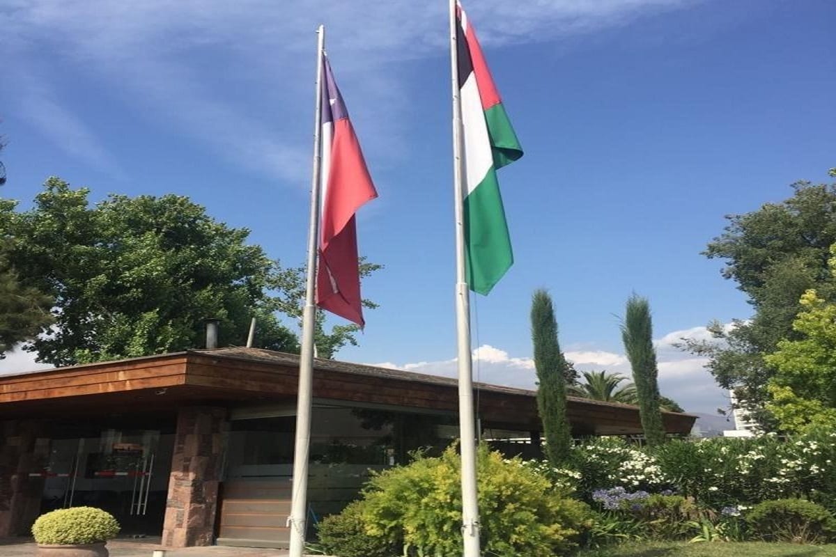 Uma foto de uma equipe de clubes palestinos no Chile, onde o mapa histórico da Palestina aparece (mídias sociais)