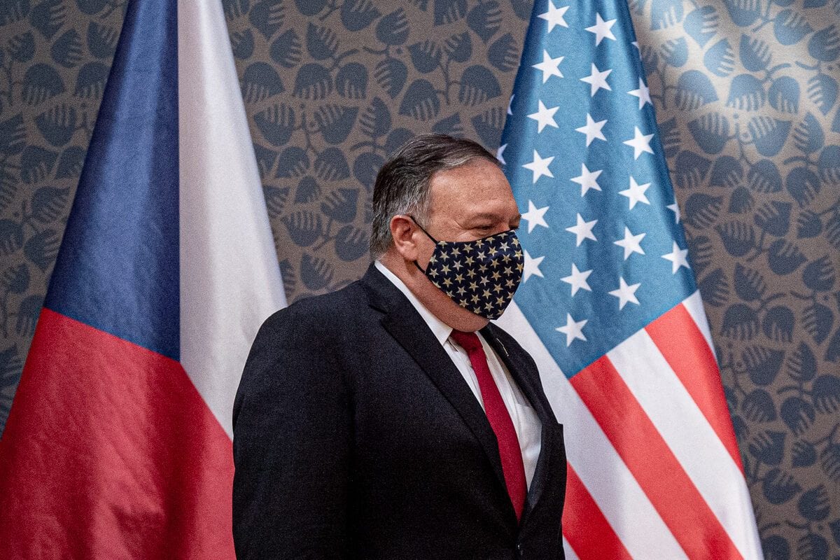 Secretário de Estado dos Estados Unidos Mike Pompeo em coletiva de imprensa, em Praga, República Tcheca, 11 de agosto de 2020 [Lukas Kabon/Agência Anadolu]