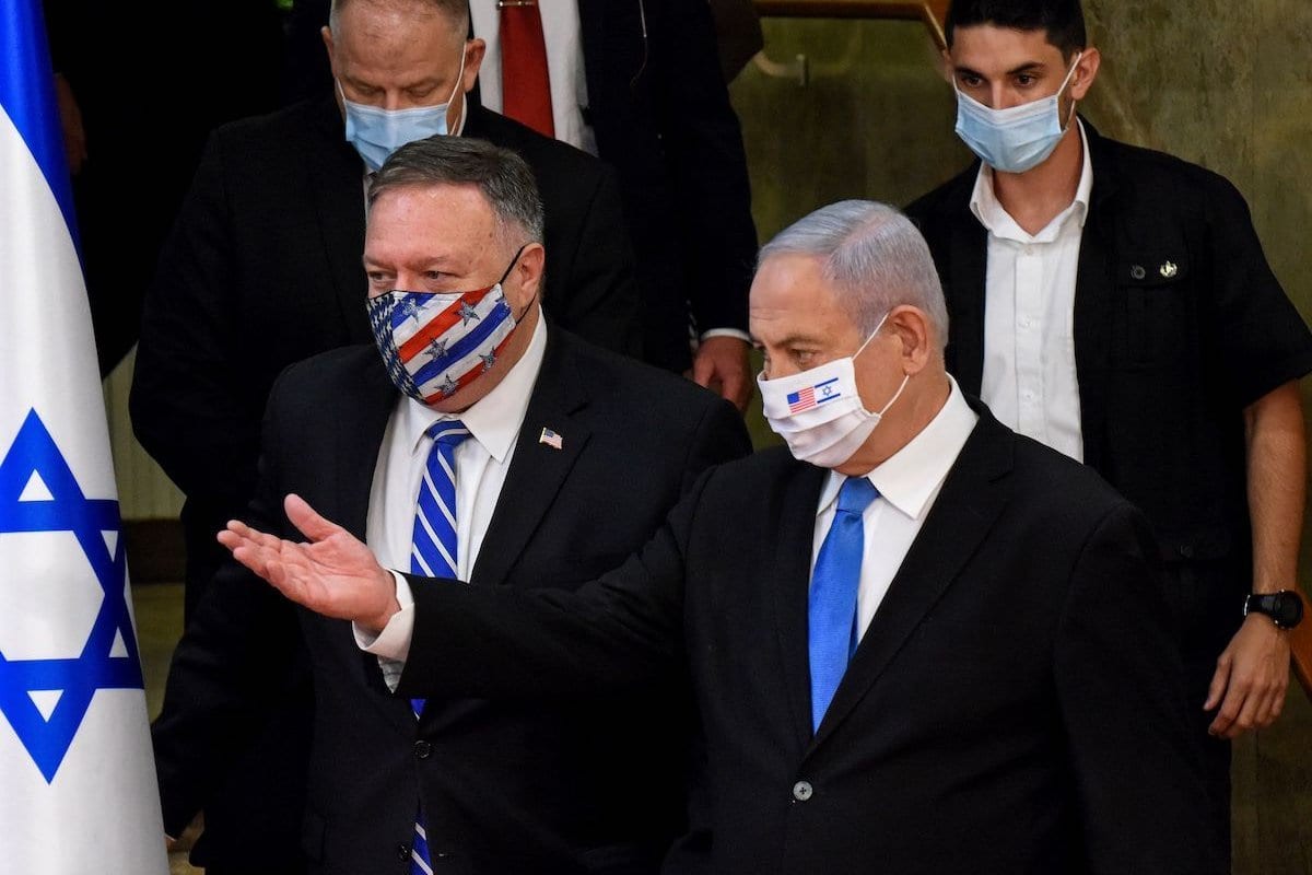Secretário de Estado dos Estados Unidos Mike Pompe e Primeiro-Ministro de Israel Benjamin Netanyahu realizam coletiva de imprensa conjunta após encontro em Jerusalém, 24 de agosto de 2020 [Debbie Hill/AFP/Getty Images]