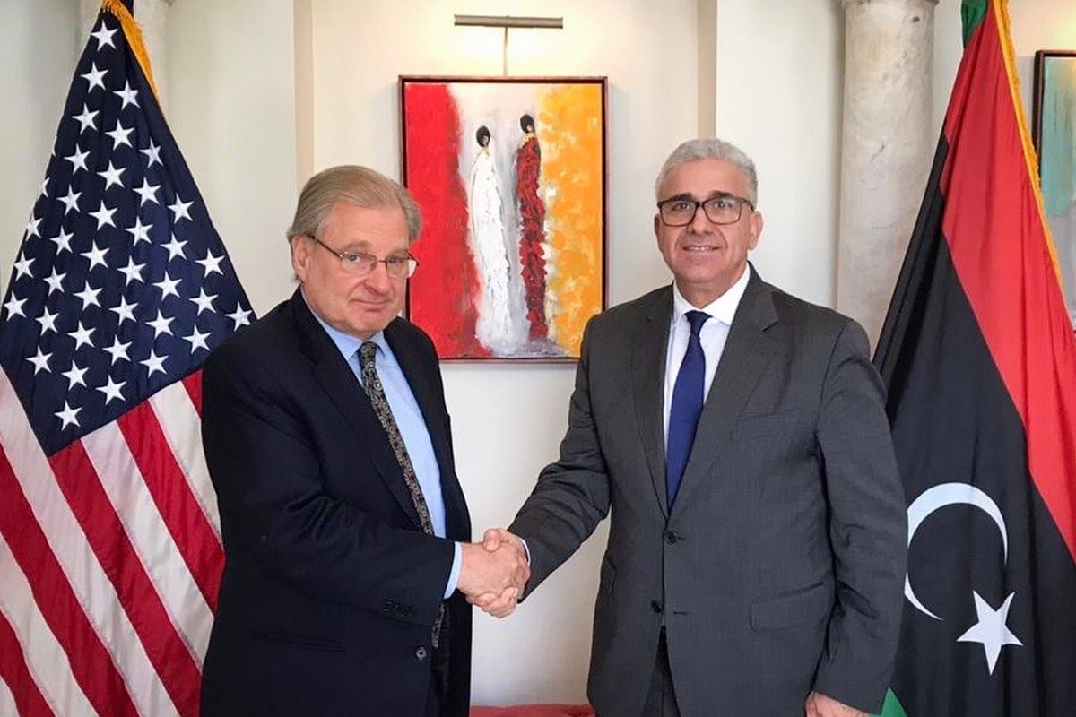 Embaixador dos Estados Unidos na Líbia Richard Norland (à esquerda) e Ministro do Interior da Líbia Fathi Bashagha, em 13 de agosto de 2020 [LPAS_FPashaga/Twitter]