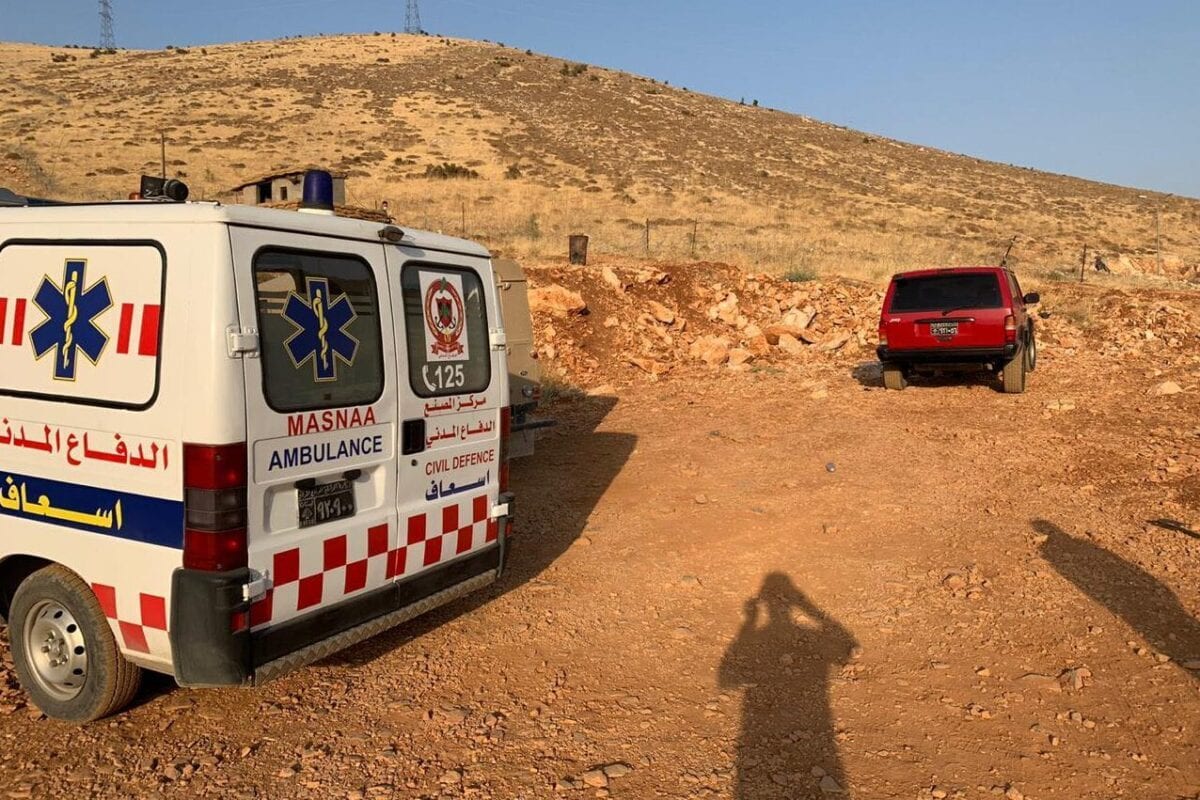 Zainab Mohammed Al-Ibrahim, de 17 anos, desmaiou e morreu na fronteira, sem poder retornar para a casa devido a uma taxa de entrada de US$100, imposta pelo regime de Bashar al-Assad, em 5 de setembro de 2020 [CivilDefenseLB/Facebook]
