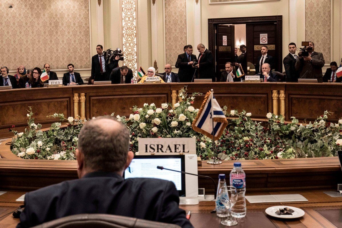 Delegações do Egito, Israel, Chipre, Itália e Grécia participam do Leste Mediterranean Gas Forum (EMGF), no Cairo em 16 de janeiro de 2020 [Khaled Desouk/ AFP / Getty Images]
