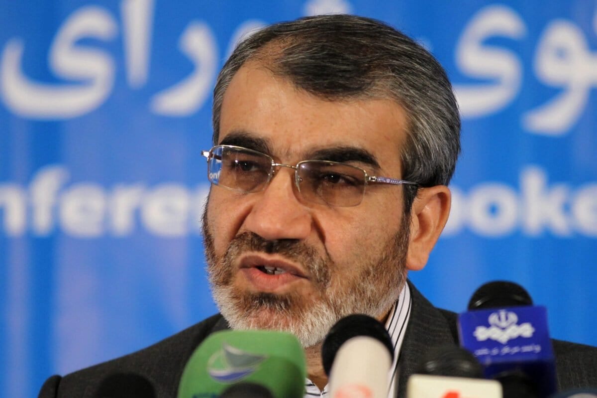 O porta-voz do Conselho de Guardiões do Irã, Abbas Ali Kadkhodaei, durante uma coletiva de imprensa em Teerã, em 1º de março de 2012. [Atta Kenare/ AFP/ GettyImages]

