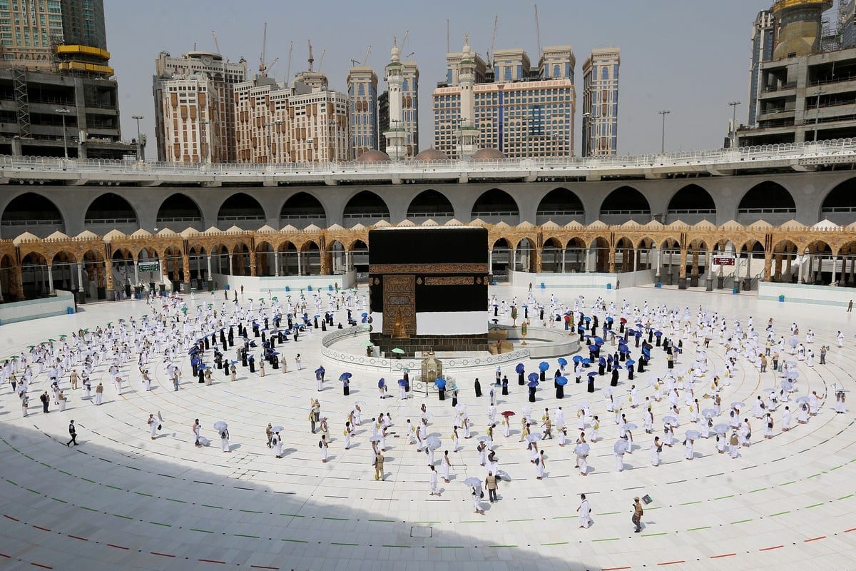 Peregrinos ao redor da Caaba durante o Hajj em Makkah, Arábia Saudita em 29 de julho de 2020 [STR / AFP / Getty Images]
