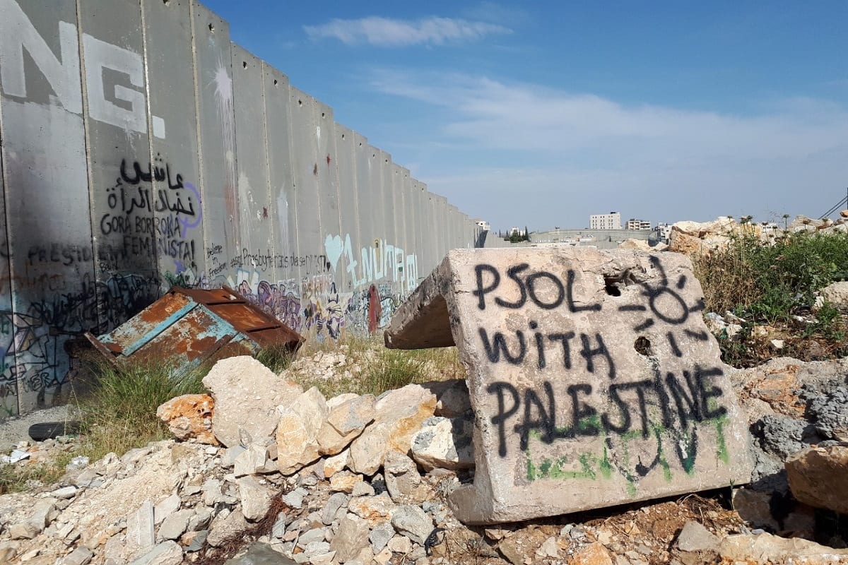 Mensagem deixada por dirigentes do PSOL em visita a Palestina em 2018 em frente ao muro construído por Israel “ PSOL com Palestina” [Foto arquivo pessoal]