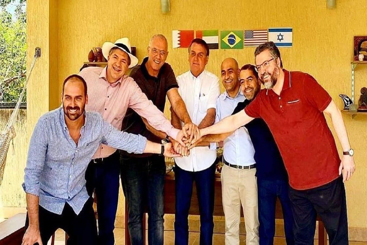 Embaixadores convidados dos Bolsonaro comemoram acordos de normalização com Israel (Post de Eduardo Bolsonaro/Twitter]