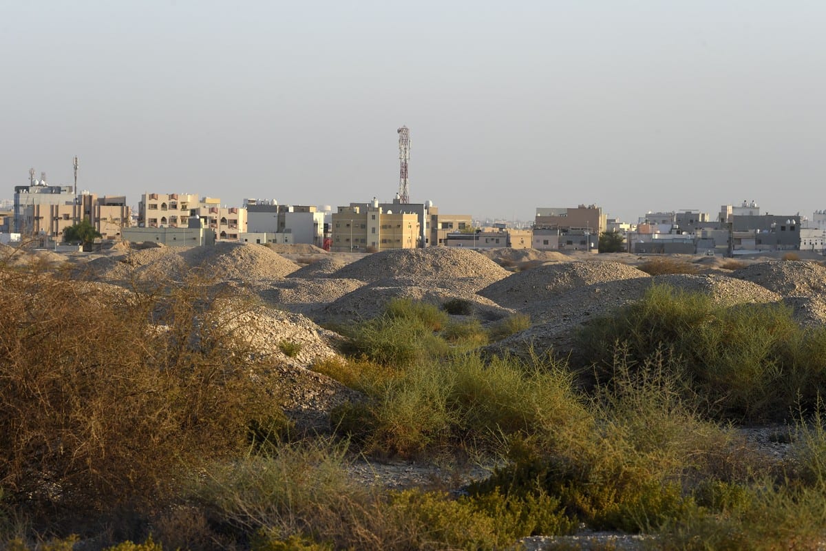 Túmulos da cultura Dilmun, perto da aldeia de Aali, ao sul de Manama, capital do Bahrein, 2 de julho de 2019 [STR/AFP/Getty Images]