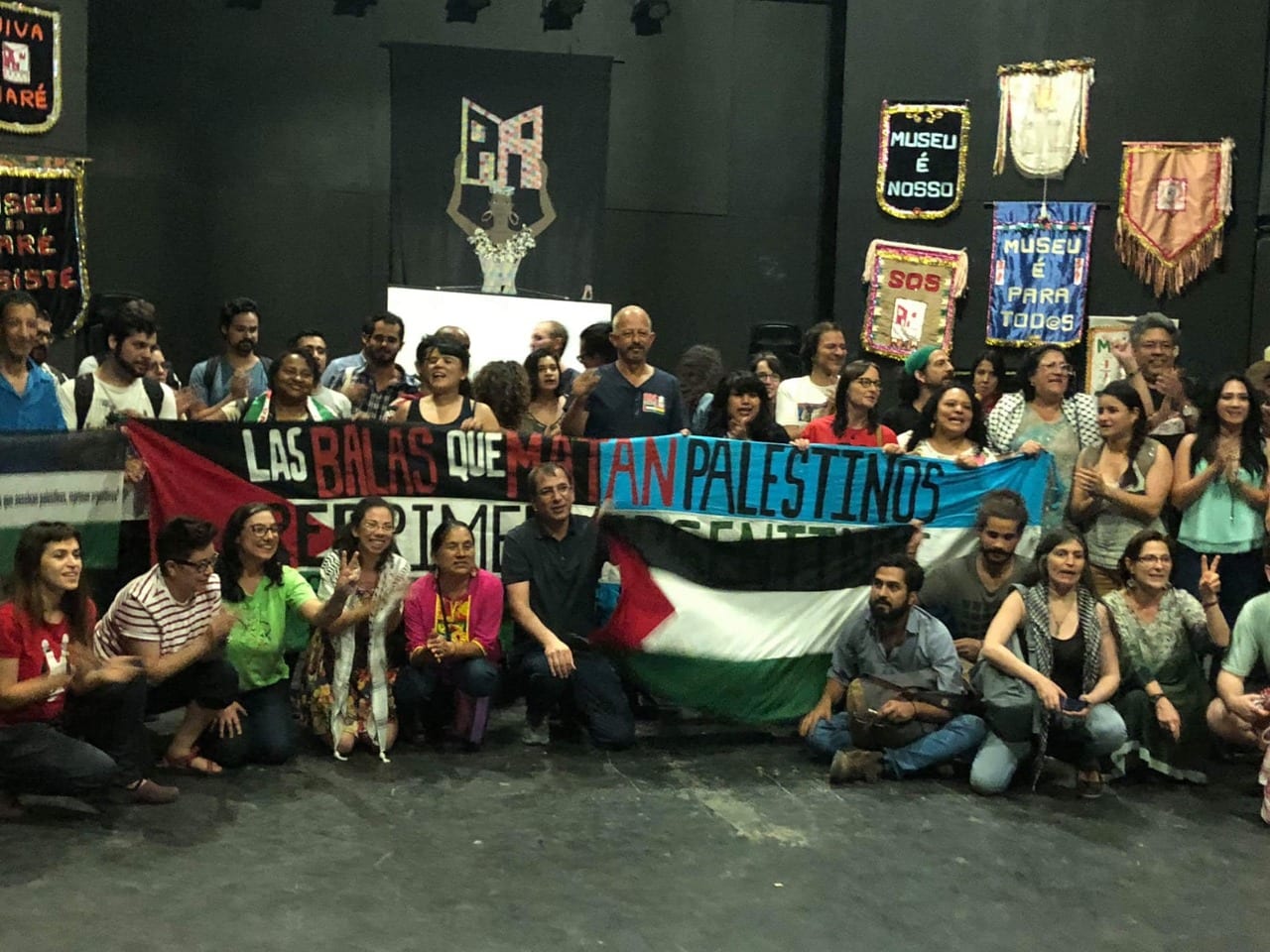 Integrantes de movimentos sociais de várias partes do mundo no museu da Maré participam do Julho Negro , 2017 [Foto arquivo Pessoal]