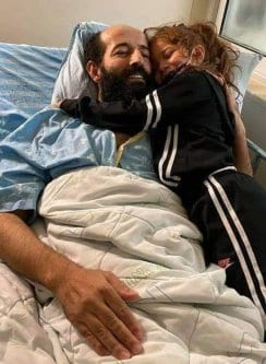 Prisioneiro palestino Maher Al-Akhras e sua filha