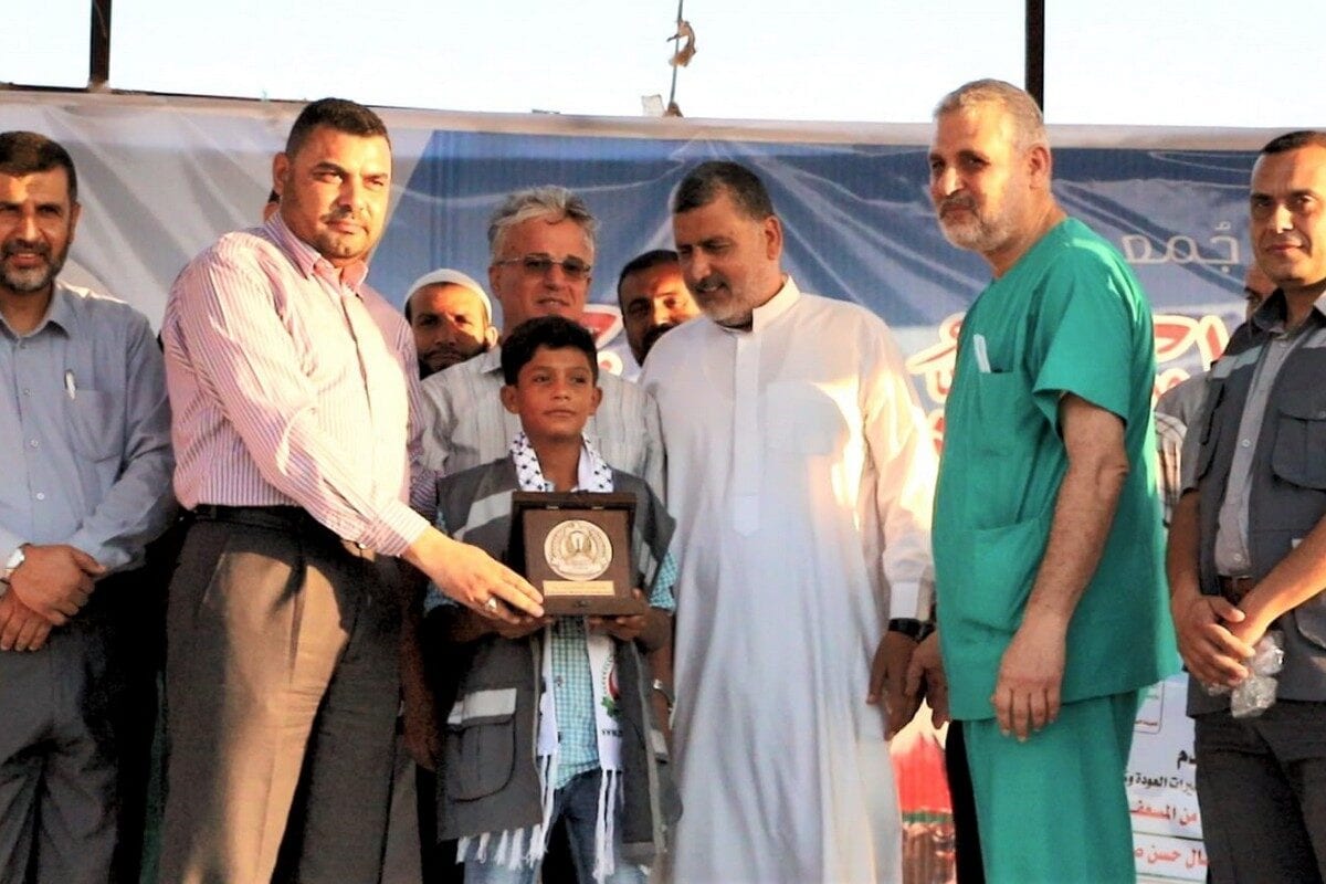 Ezzeddin Samsoum, 13, foi reconhecido como um "herói infantil" por sua bravura durante a Grande Marcha do Retorno, quando resgatou um homem ferido.