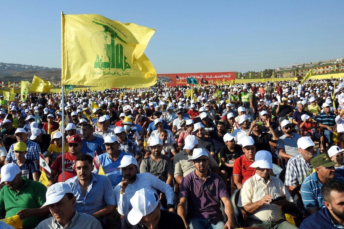 Apoiadores do Hezbollah se reúnem durante um discurso de Hassan Nasrallah, o Secretário-Geral do Hezbollah em 13 de agosto de 2017 [Agência Ali Dia/ Anadolu]
