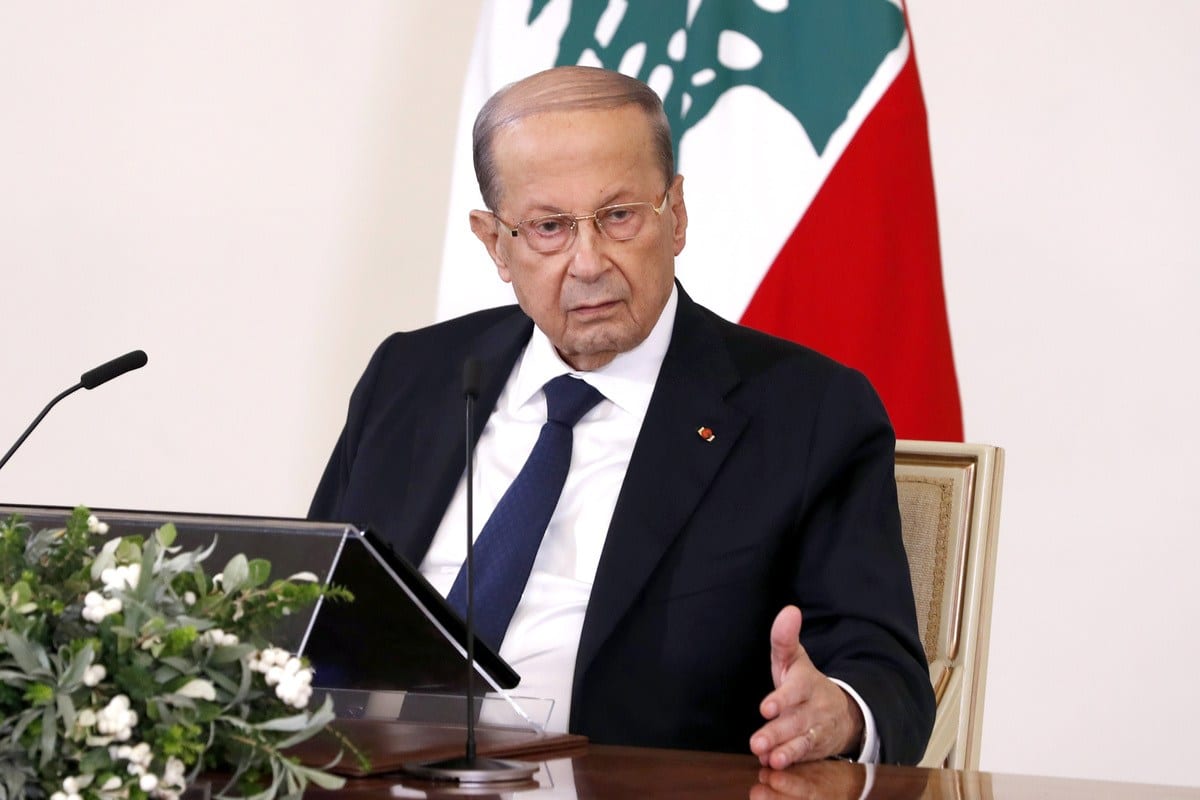 Presidente libanês, Michel Aoun se dirige aos cidadãos por meio de um canal de TV antes das conversas de consulta sobre a tarefa de estabelecer um novo governo em Beirute, Líbano em 21 de outubro de 2020. [Presidência libanesa - Agência Anadolu]
