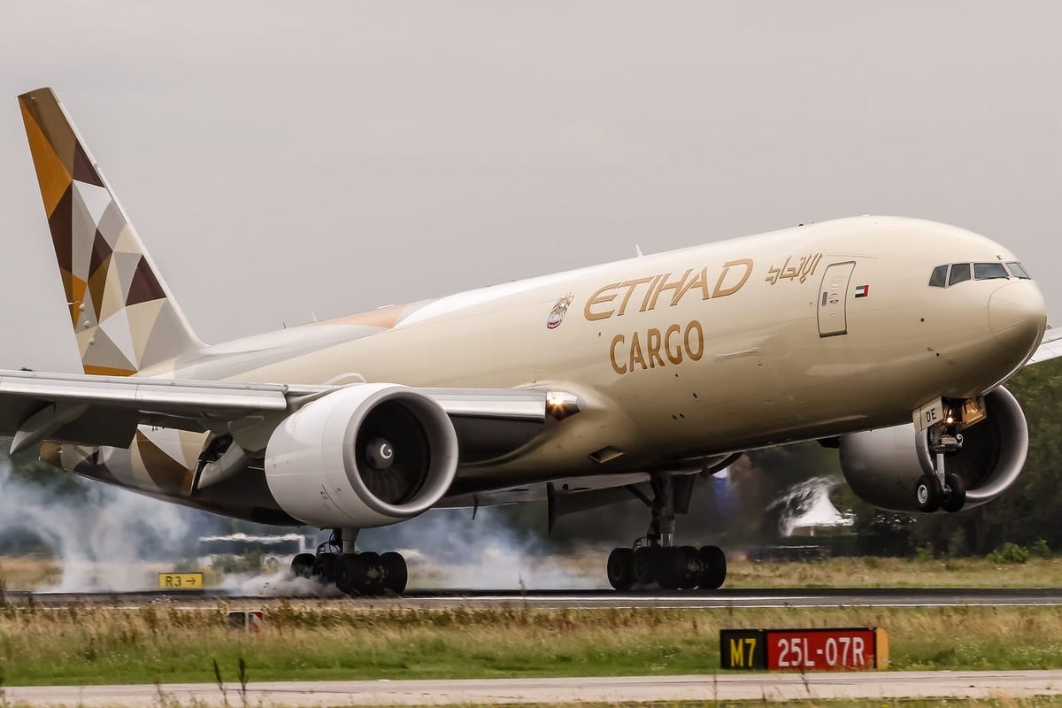 Um avião Boeing 777-FFX Cargo operado pela Etihad Airways dos Emirados Árabes Unidos visto em Frankfurt, Alemanha em 8 de setembro de 2017 [Oliver Holzbauer / Flickr]

