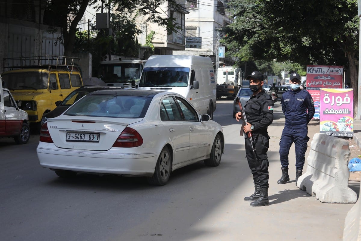 Palestinos de Gaza voltam a circular nas ruas após abertura das medidas restritivas contra o coronavírus, 4 de novembro de 2020 [Mohammed Asad/Monitor do Oriente Médio]