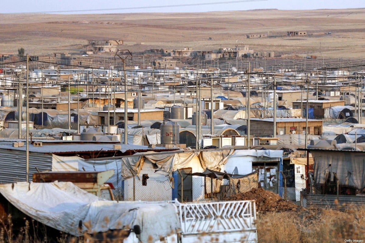 Abrigos improvisados no campo para deslocados internos de al-Khazir, situado entre Mosul, norte do Iraque, e Arbil, capital da região autônoma do Curdistão, em 30 de julho de 2019 [Safin Hamed/AFP/Getty Images]
