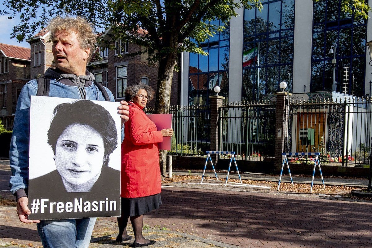 Anistia Internacional reivindica que o governo iraniano liberte imediata e incondicionalmente a advogada de direitos humanos Nasrin Sotoudeh [Niels Wenstedt/Agência BSR/Getty images]