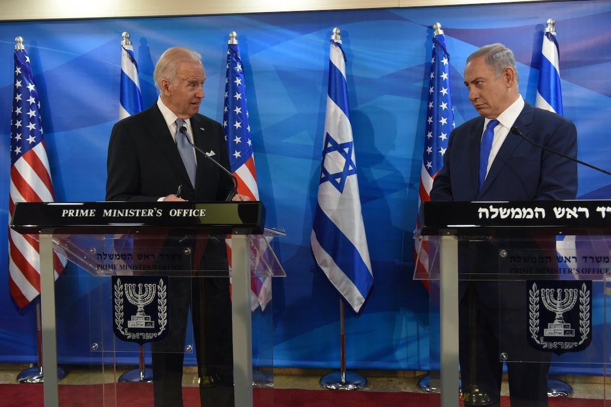 Joe Biden, presidente eleito dos Estados Unidos, realiza coletiva de imprensa conjunta com o Primeiro-Ministro de Israel Benjamin Netanyahu, em Jerusalém, 9 de março de 2016 [Debbie Hill/AFP/Getty Images]