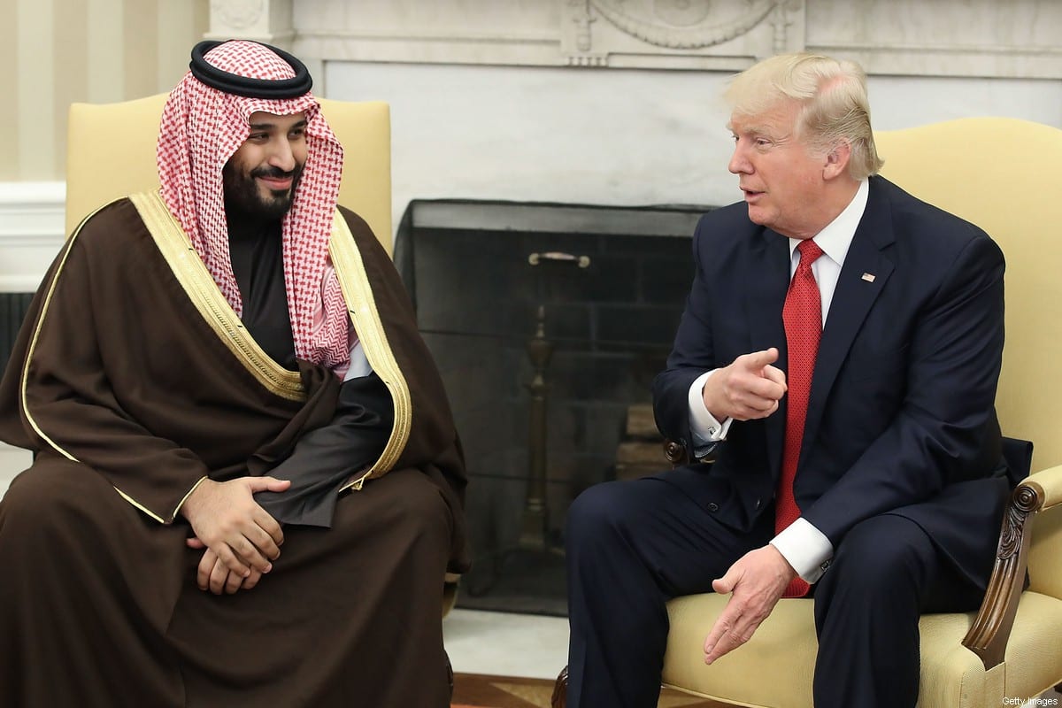 O presidente dos EUA, Donald Trump (R) se encontra com Mohammed Bin Salman, príncipe herdeiro do Reino da Arábia Saudita em 14 de março de 2017 em Washington, DC [Mark Wilson / Getty Images]
