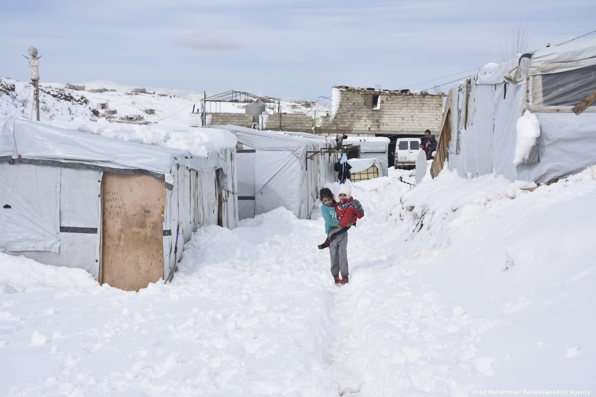 Campo de refugiados em Arsal, coberto pela neve, no Líbano, 10 de janeiro de 2019 [Jihad Muhammad Behlok/Agência Anadolu]