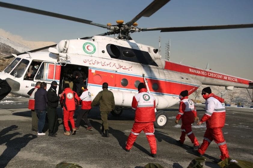 Helicóptero junta-se à operação de resgate, após uma avalanche em Shemiran, Irã, 27 de dezembro de 2020 [Crescente Vermelho do Irã/Agência Anadolu]