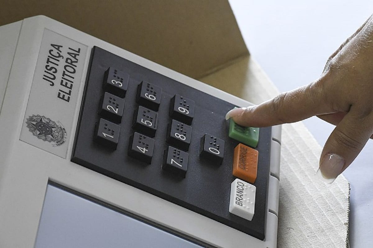 Urna eletrônica [foto internet]