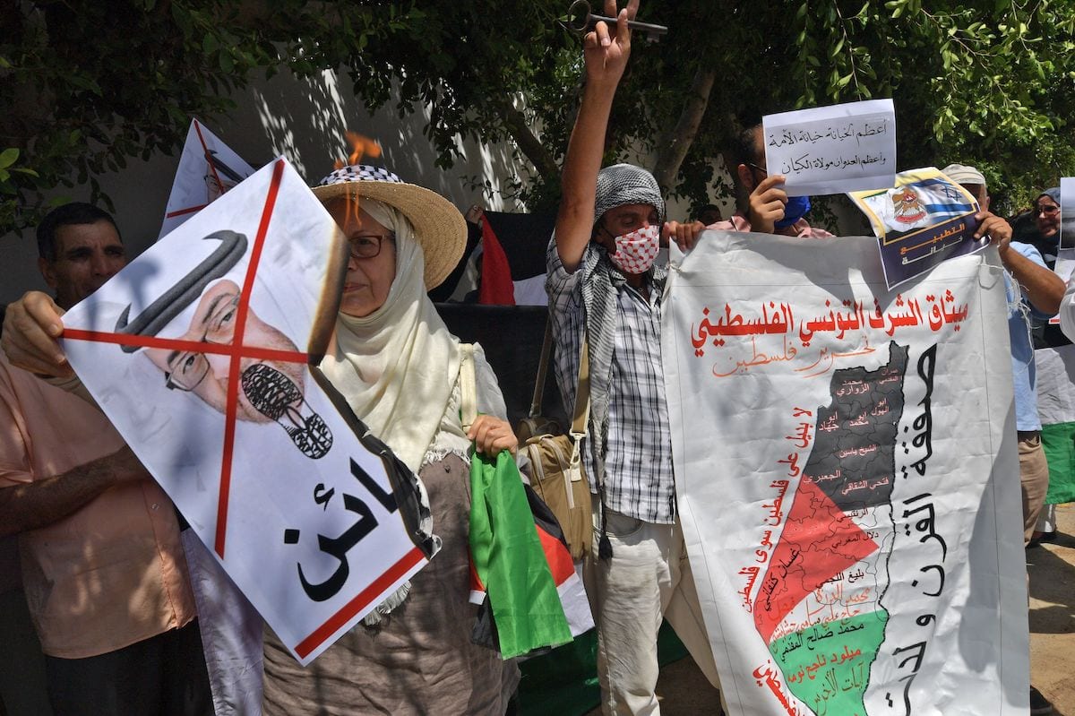 Protesto contra acordos de normalização entre estados árabes e Israel, em Túnis, capital da Tunísia, 18 de agosto de 2020 [Fethi Belaid/AFP/Getty Images]