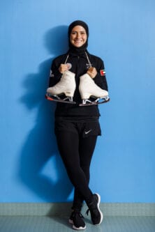 Patinadora Zahra Lari fotografada na Cidade do Esporte de Zayed, em Abu Dhabi, Emirados Árabes Unidos. 13 de setembro de 2019 [Irmãos Bukhash]