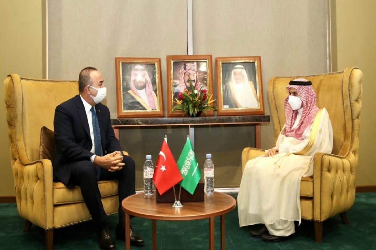 Os ministros das Relações Exteriores da Turquia e  da Arábia Saudita em reunião na semana passada [Agência Anadolu].
