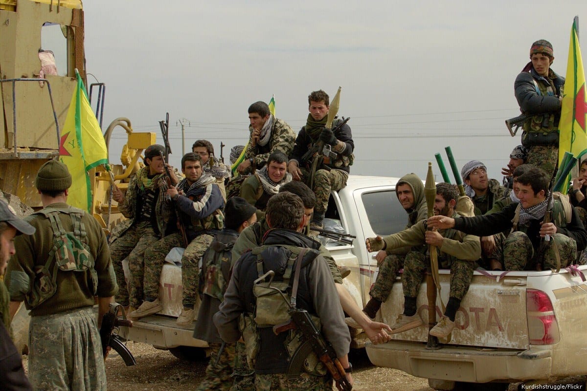 Membros da milícia das Unidades de Proteção do Povo Curdo (YPG), 28 de fevereiro de 2015. [Kurdishstruggle/Flickr]