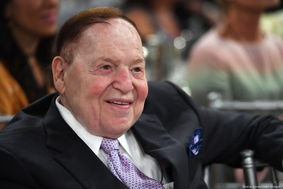 Sheldon Adelson participa de gala dos Amigos das Forças de Defesa de Israel (FIDF) na Califórnia, EUA, em 1º de novembro de 2018. [Shahar Azran/Getty Images]