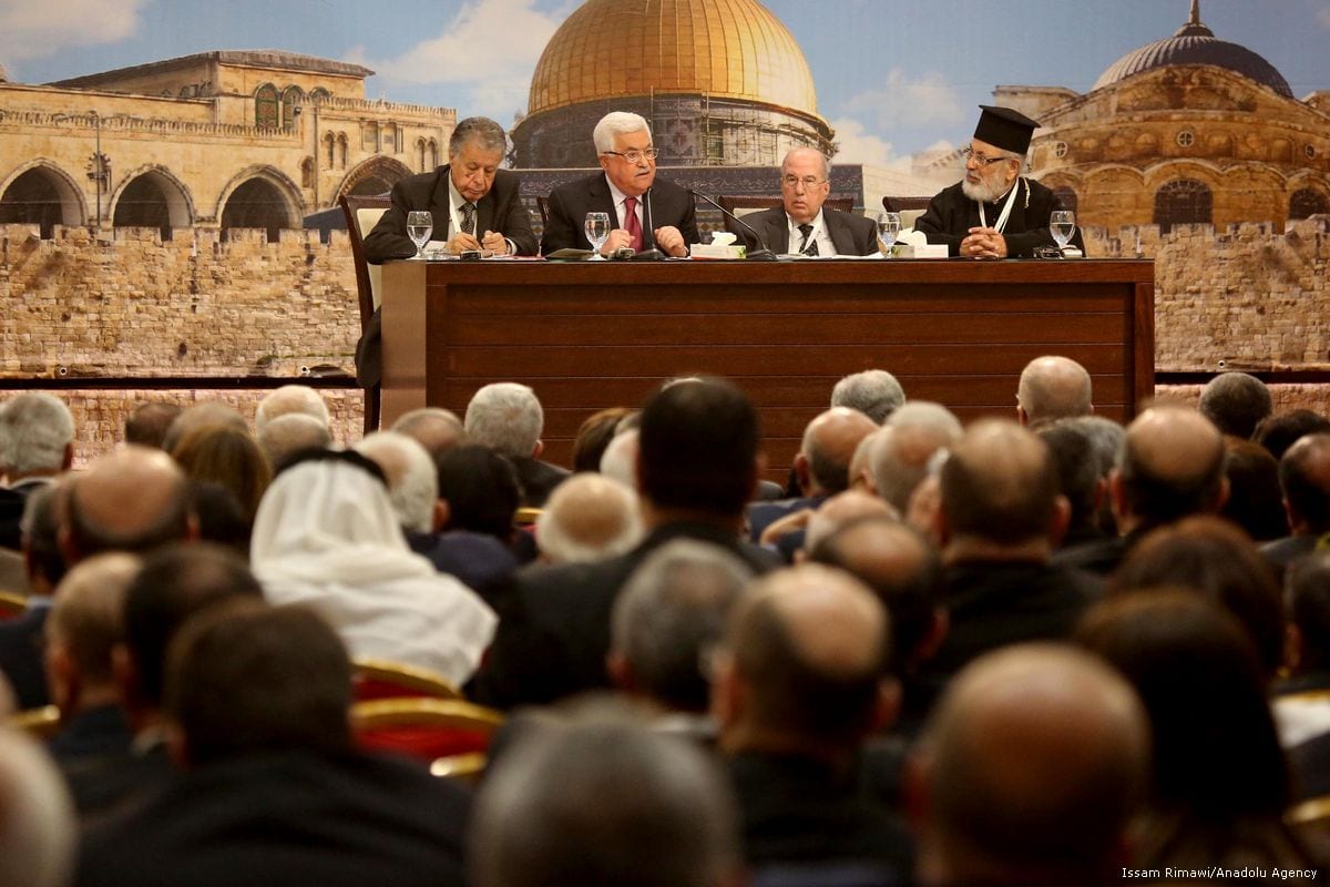 Presidente da Autoridade Palestina Mahmoud Abbas discursa durante a 23ª sessão do Conselho Nacional Palestino, em Ramallah, Cisjordânia ocupada, 30 de abril de 2018 [Issam Rimawi/Agência Anadolu]
