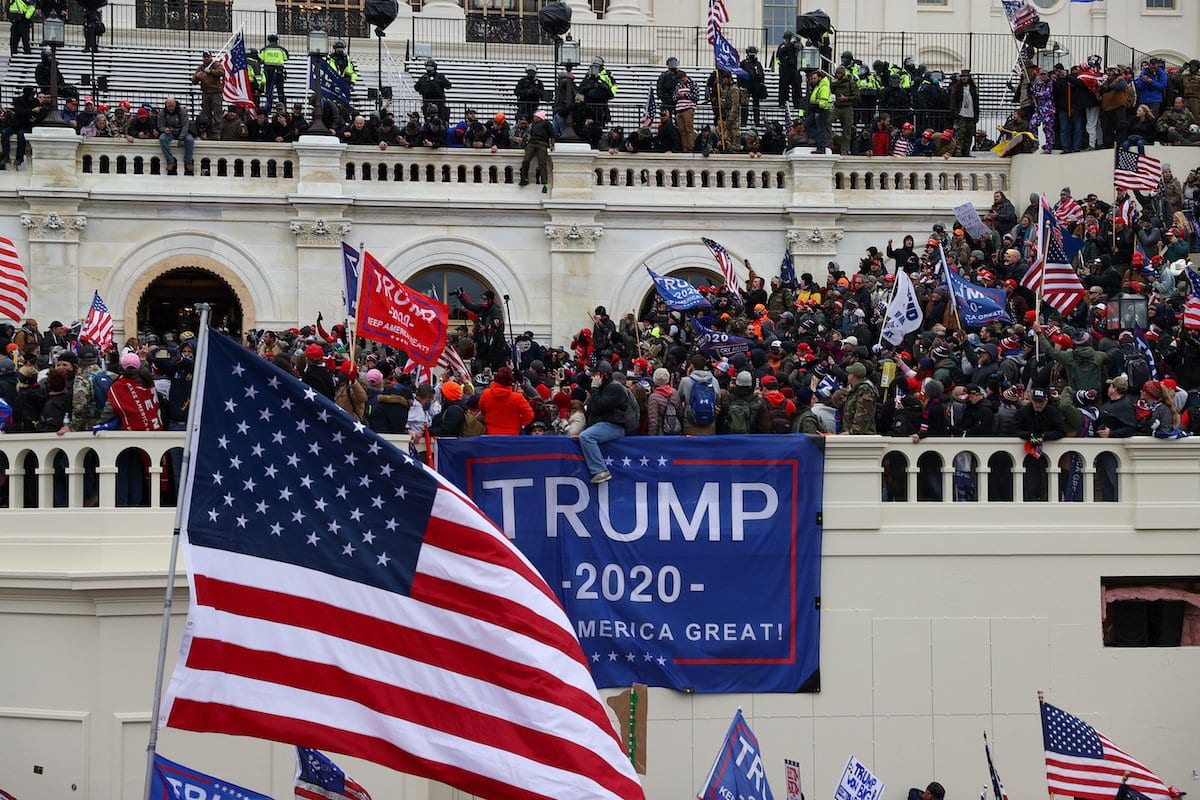 Os apoiadores do presidente Donald Trump se reúnem do lado de fora do edifício do Capitólio em Washington DC, Estados Unidos, em 6 de janeiro de 2021. [ Tayfun Coşkun - Agência Anadolu]