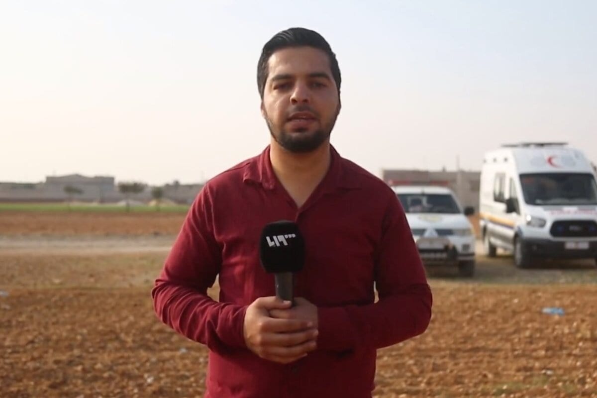 Jornalista sírio Bahaa Al-Halabi [Screengrab / TV Síria]
