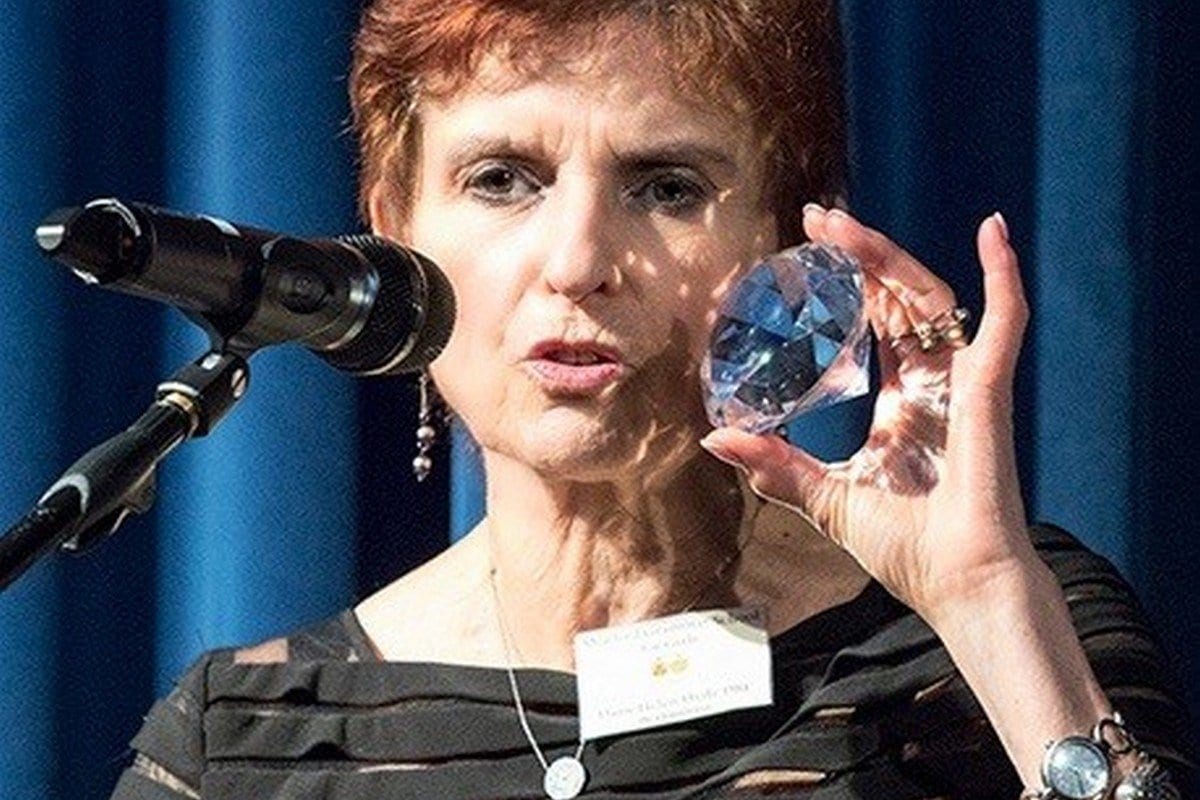 Dame Helen Hyde, presidente da Foundation for Jewish Heritage (FJH), com sede no Reino Unido, 29 de novembro de 2015. [Dame Helen Hyde DBE/Facebook]
