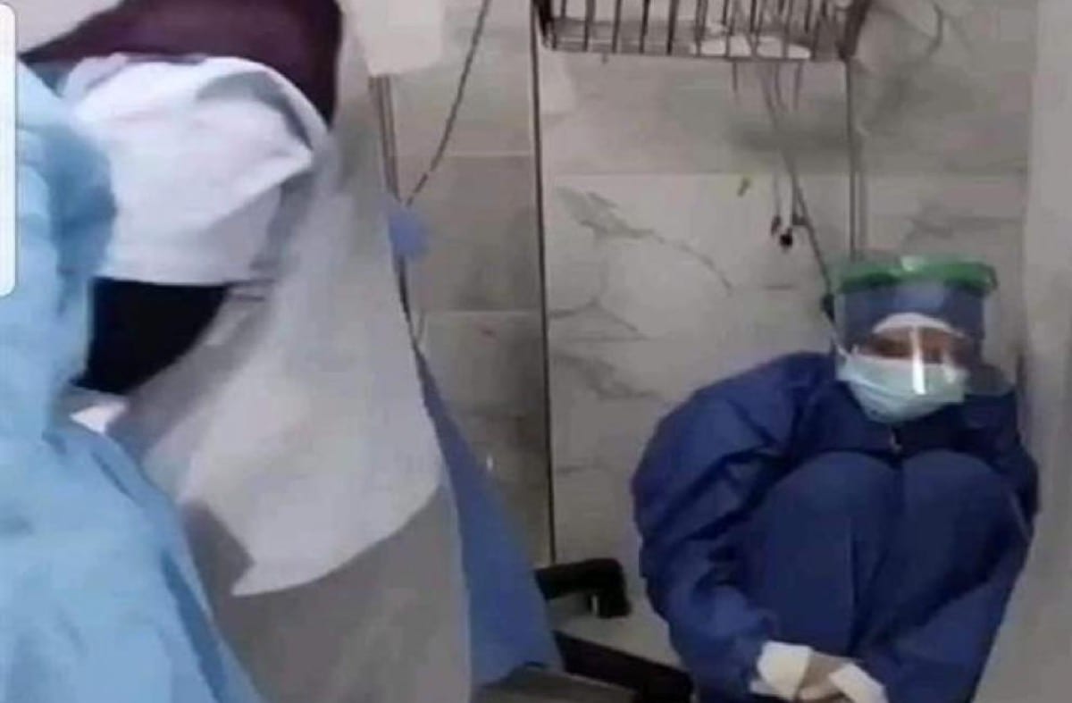 Imagem de um vídeo gravado pelo sobrinho de uma paciente internada na unidade de terapia intensiva (UTI) do Hospital Central de El Husseineya, no Egito, 3 de janeiro de 2021