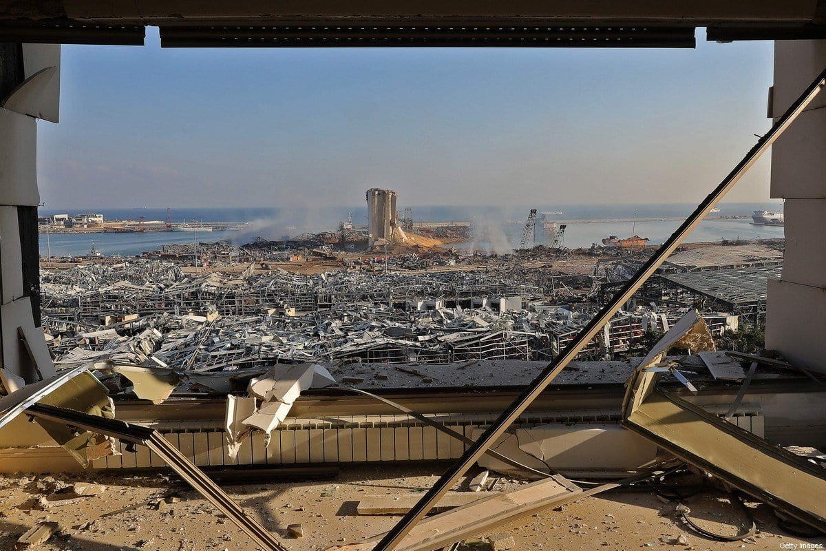 Danos causados pela enorme explosão no porto de Beirute, capital do Líbano, em 5 de agosto de 2020 [Anwar Amro/AFP/Getty Images]
