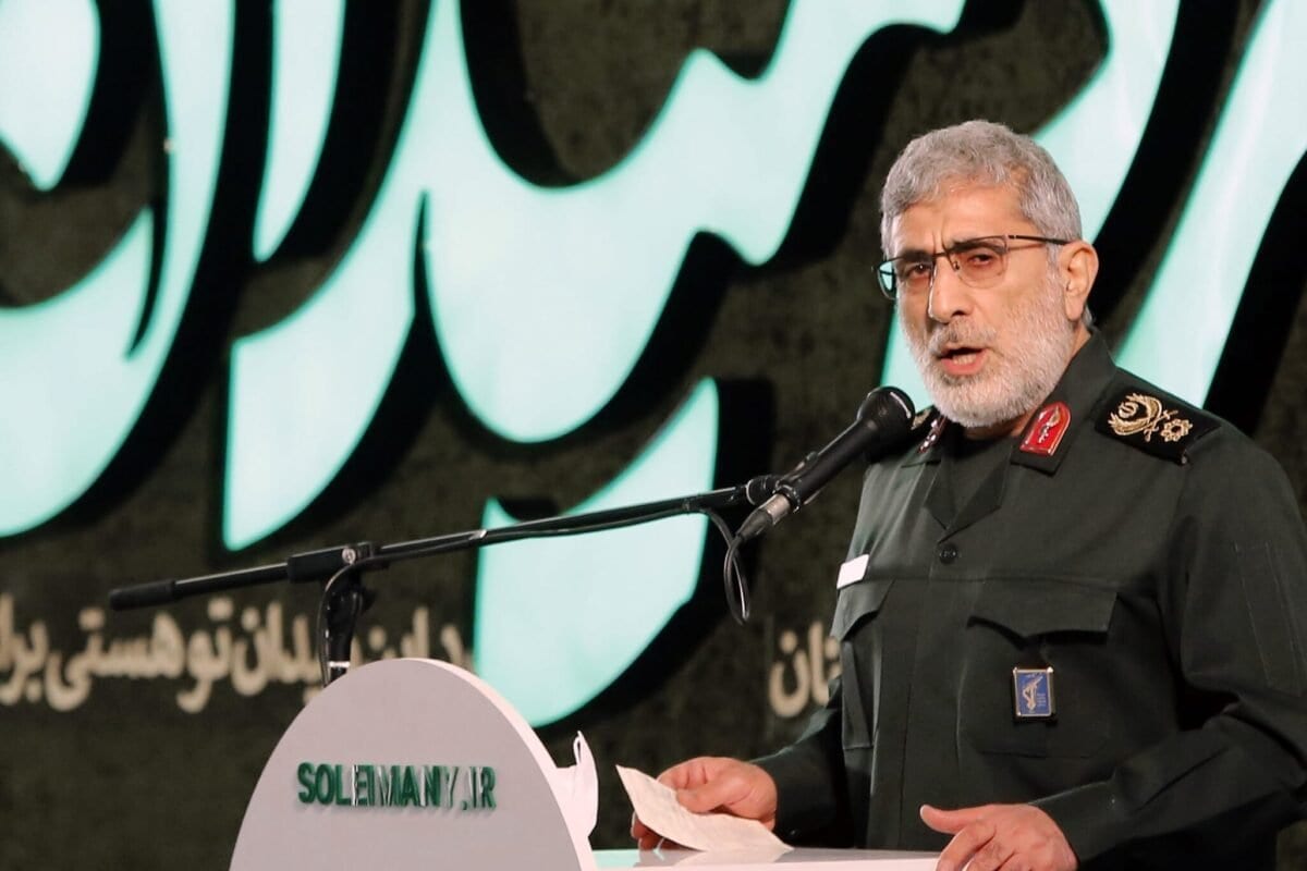 O comandante da força iraniana Quds, Esmail Ghaani, durante uma cerimônia por ocasião do primeiro aniversário da morte do ex-comandante da força Quds do Irã, Qasem Soleimani, em Teerã, em 1º de janeiro de 2021 [STR / AFP via Getty Images]
