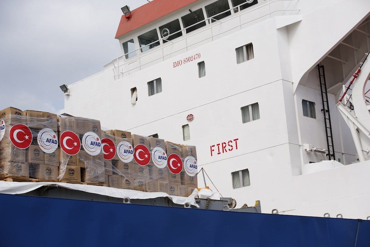 Um navio turco transportando ajuda alimentar e equipamento para Gaza chegou ao porto de Israel antes de entrar na Faixa de Gaza, em 21 de junho de 2017. [Mostafa Alkharouf/Anadolu Agency]